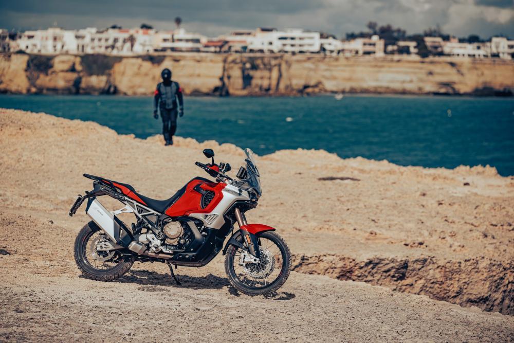 Αποκάλυψη MV Agusta Enduro Veloce 2024: Παρουσιάστηκε η νέα Ιταλική Adventure!