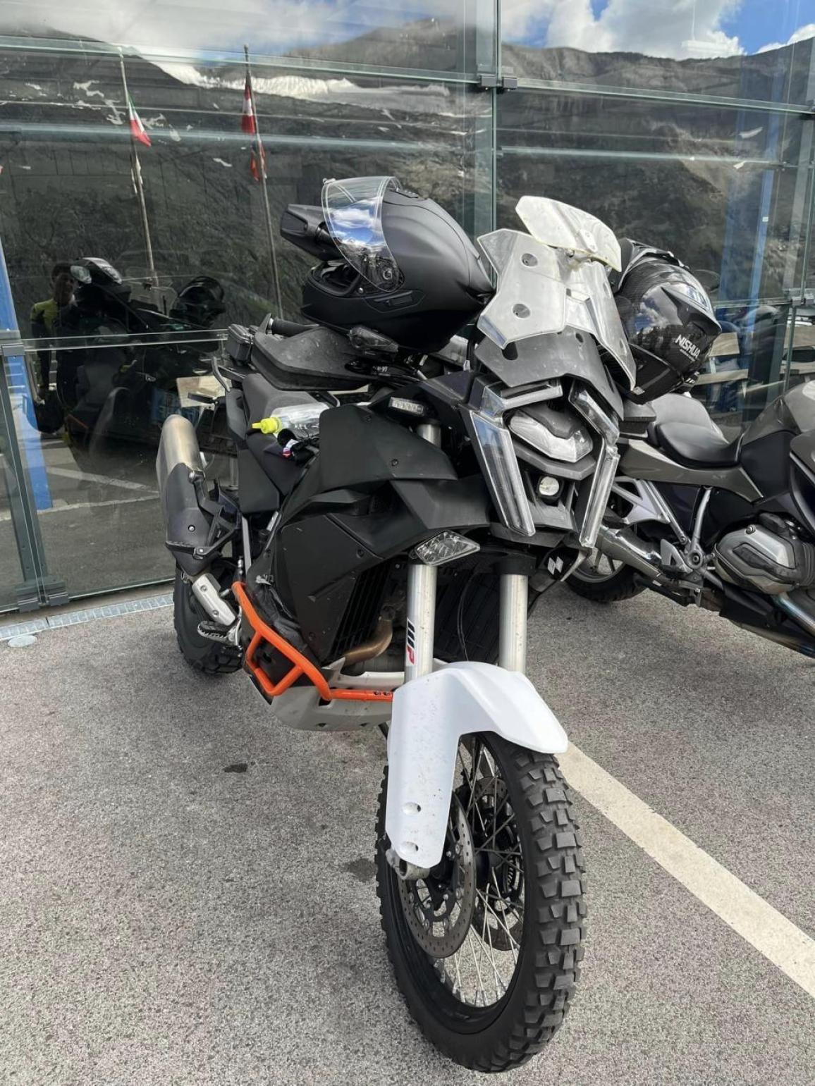 KTM 1390 Super Adventure 2024 και 1390 Super Duke GT Νέες φωτογραφίες