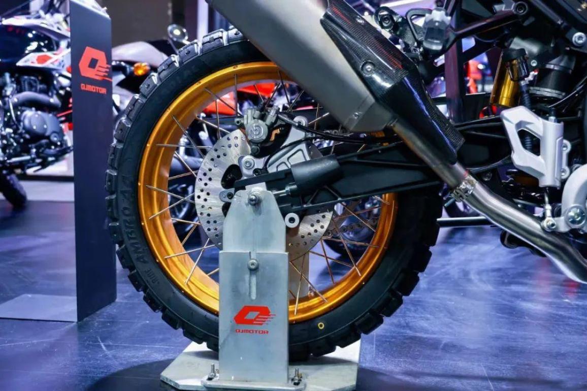 QJMOTOR SRT800 Rally: Έδειξε στην Canton Fair το νέο On-Off Benelli