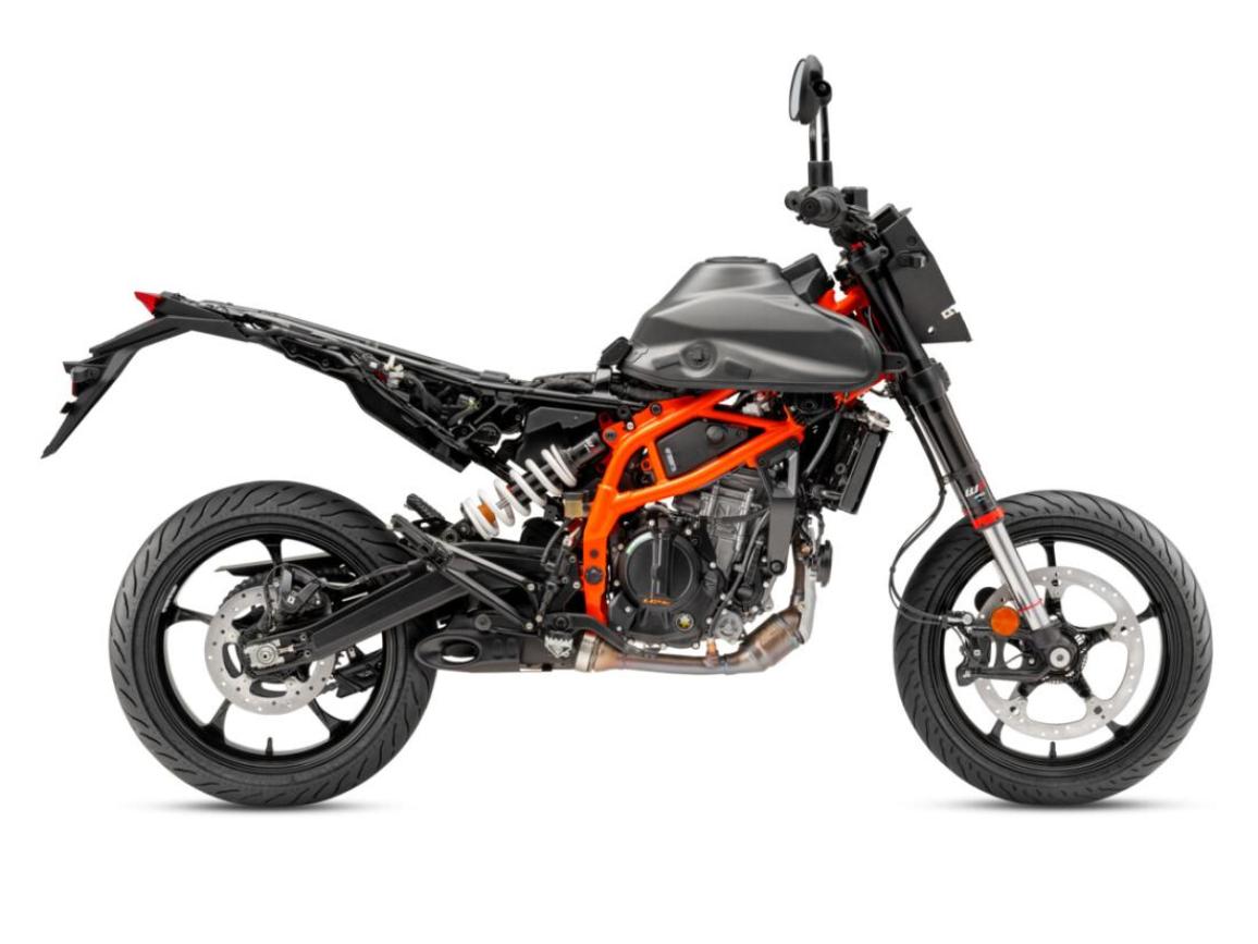 2025 KTM 125 and 390 SMC R