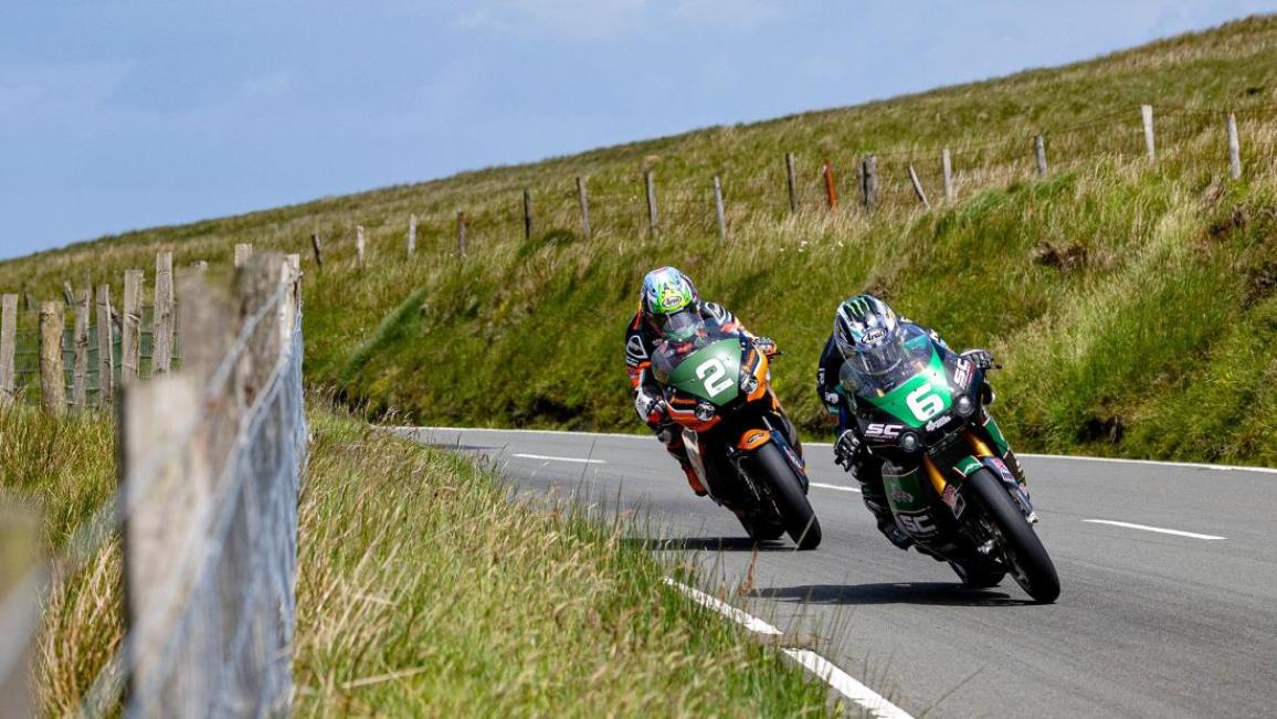 Isle of Man TT 2024, Supersport 2 & Supertwin 2 – Δύο νίκες σε μία ημέρα για τον Michael Dunlop που έφτασε τις 29 συνολικά!