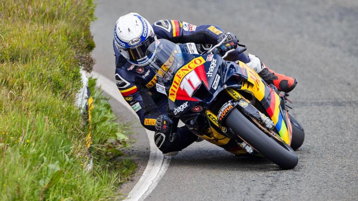 Isle of Man TT 2024, Superstock TT 1 – O Davey Todd παίρνει την πρώτη του νίκη στον θεσμό