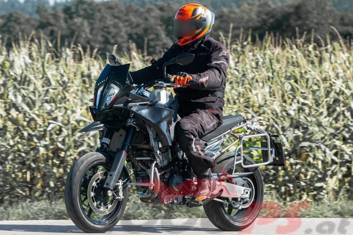 KTM 990 Adventure και 990 SMT 2025 Με ρεζερβουάρ MotoGP! MOTOMAG