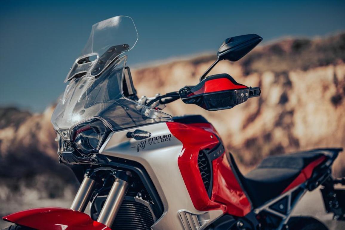 Αποκάλυψη MV Agusta Enduro Veloce 2024: Παρουσιάστηκε η νέα Ιταλική Adventure!