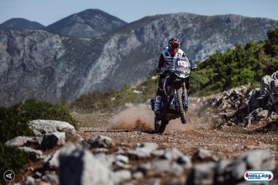 Hellas Rally Raid 2024, 3η ημέρα – Σταθερά στην τρίτη θέση των δικύλινδρων πίσω από τους εργοστασιακούς της Aprilia o Κίμωνας Καράμπελας [VIDEO]