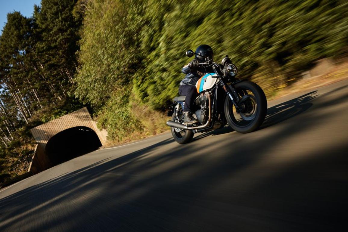 Triumph Speed Twin 900 2025: Αποκάλυψη όλων των αλλαγών που φτάνουν έως και το πλαίσιο