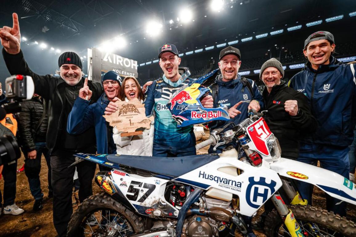 FIM SuperEnduro 2024, Ρουμανία – Συνεχίζει το αήττητο σερί νικών του ο Bolt με την Husqvarna [VIDEO}