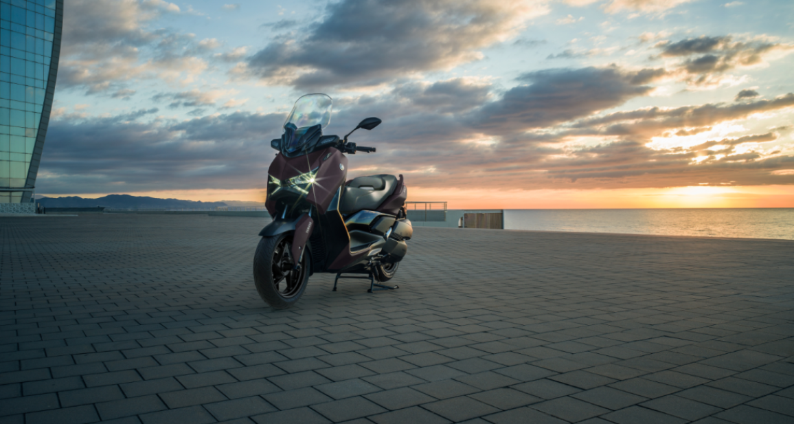 Yamaha XMAX 300 & XMAX 300 Tech MAX – Δύο εκδόσεις, ίδιος MAX χαρακτήρας