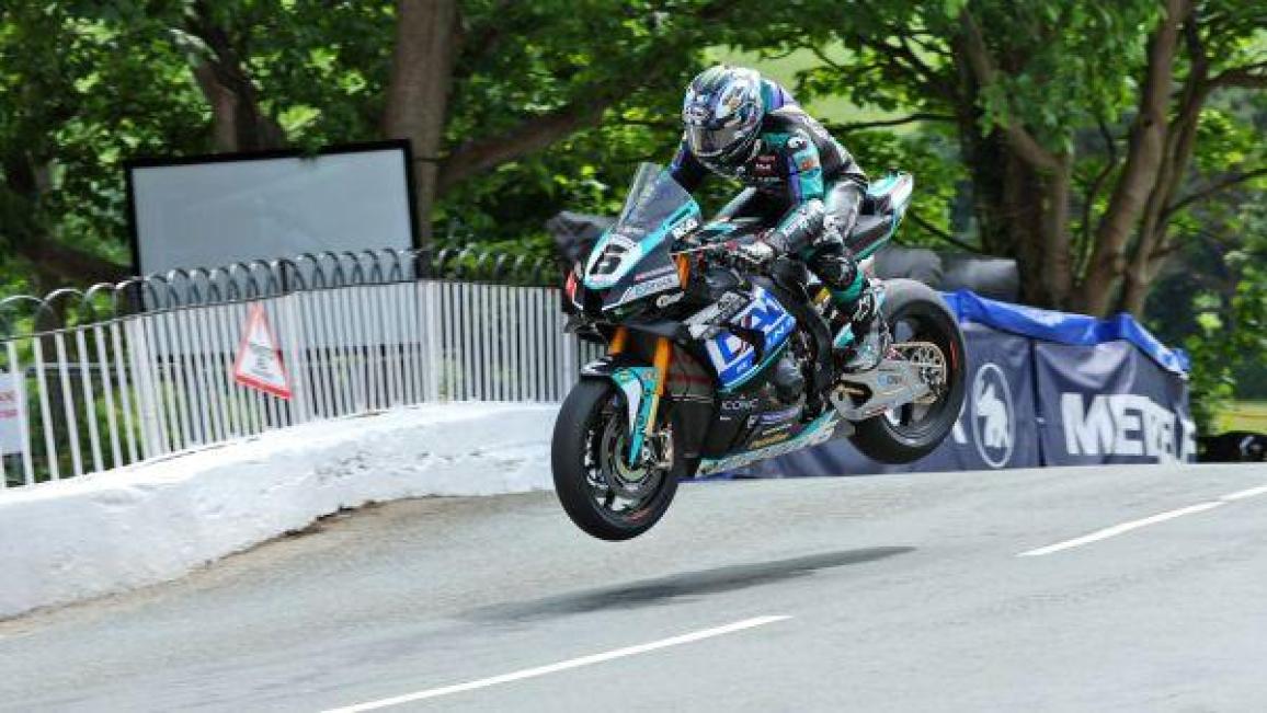 Isle of Man TT 2024, Superbike - Ο Peter Hickman παίρνει την 14η νίκη του, άτυχος ο Michael Dunlop – [VIDEO]