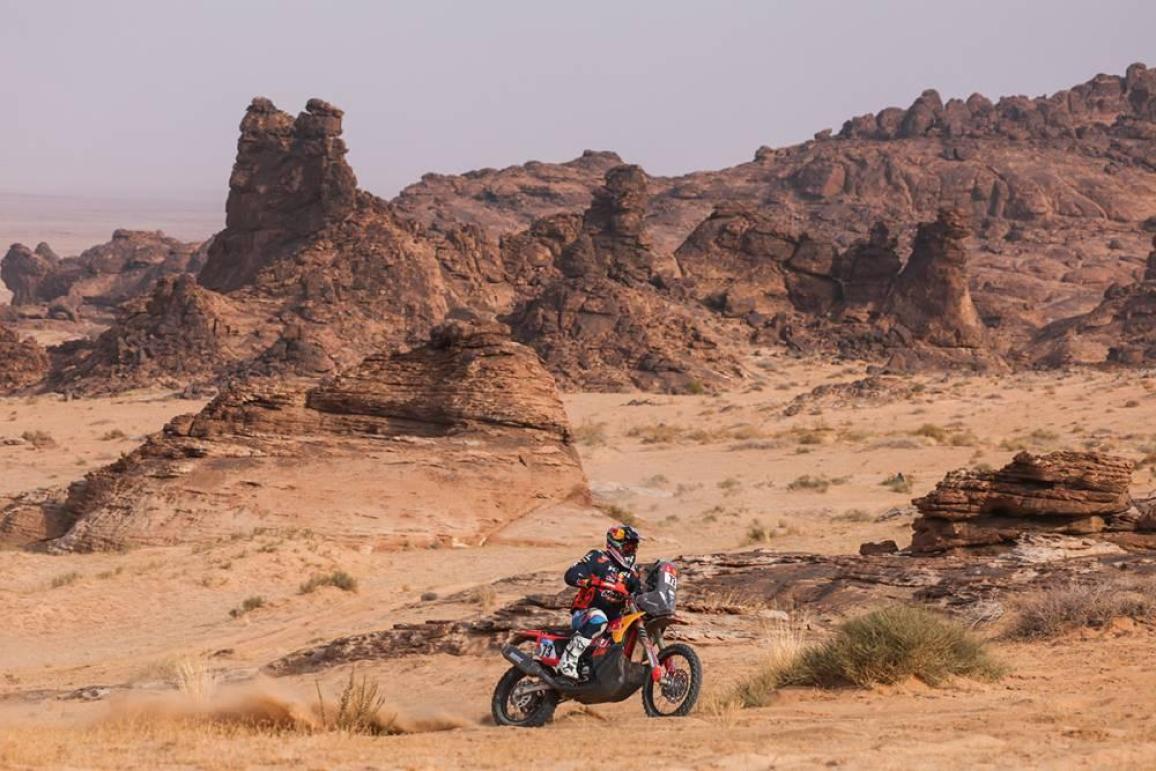 Dakar 2025 5ο σκέλος: Νίκη Benavides! Κρατά την γενική ο Sanders, πριν την δεκάδα της MOTUL ο Βασίλης Μπούδρος!