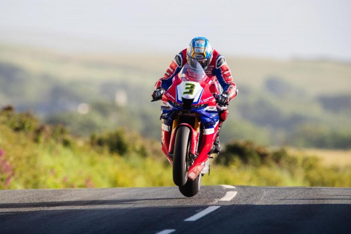 Ιsle of Man TT 2024 Supersport 1– O Michael Dunlop γράφει ιστορία και ισοφαρίζει τον θείο του, Joey Dunlop