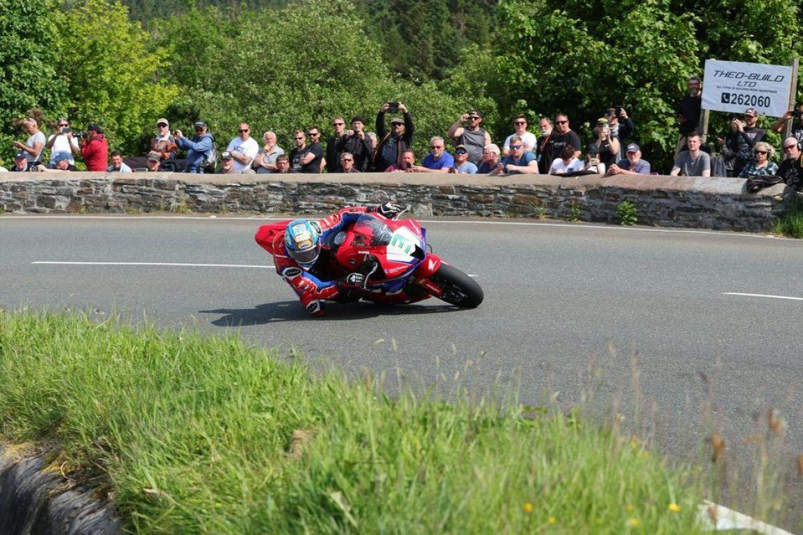 Isle of Man TT 2024, Senior TT – Νικητής ο Davey Todd σε έναν δραματικό αγώνα