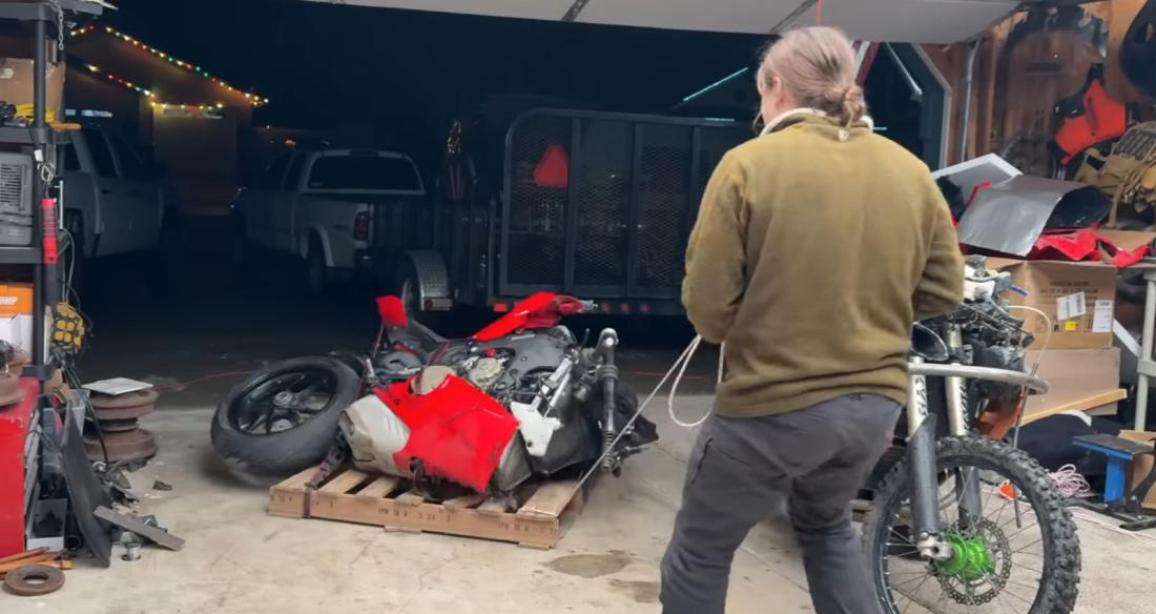 Κατεστραμμένο Ducati Panigale επανέρχεται στη ζωή ως adventure 2024