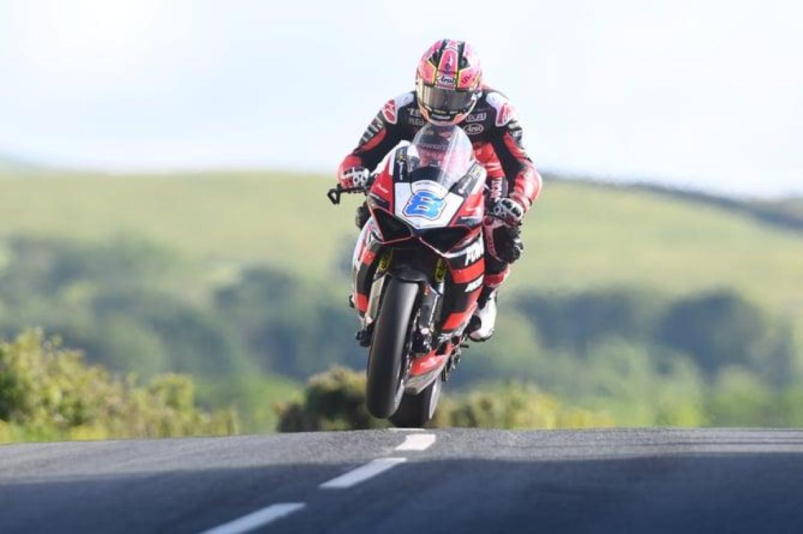 Ιsle of Man TT 2024 Supersport 1– O Michael Dunlop γράφει ιστορία και ισοφαρίζει τον θείο του, Joey Dunlop