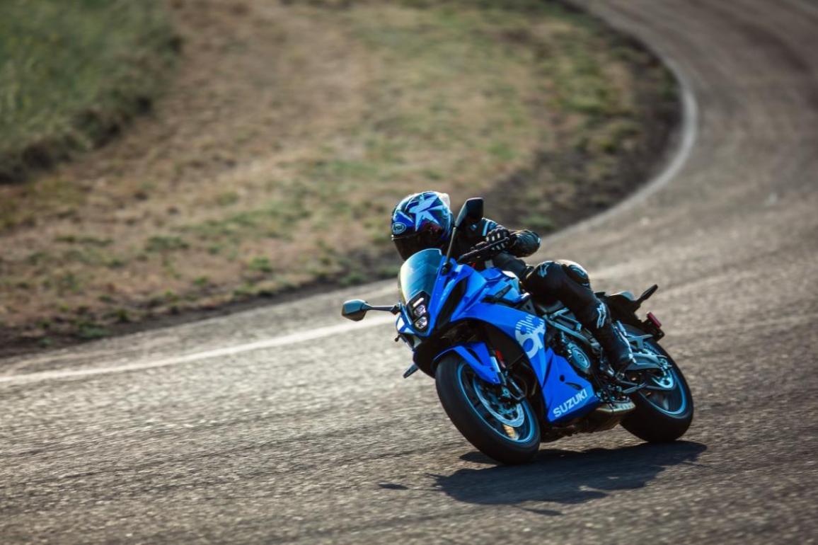 EICMA 2023: Suzuki GSX-8R – Το ντυμένο αδερφάκι του GSX-8S