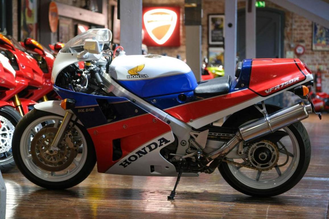 Honda RC30