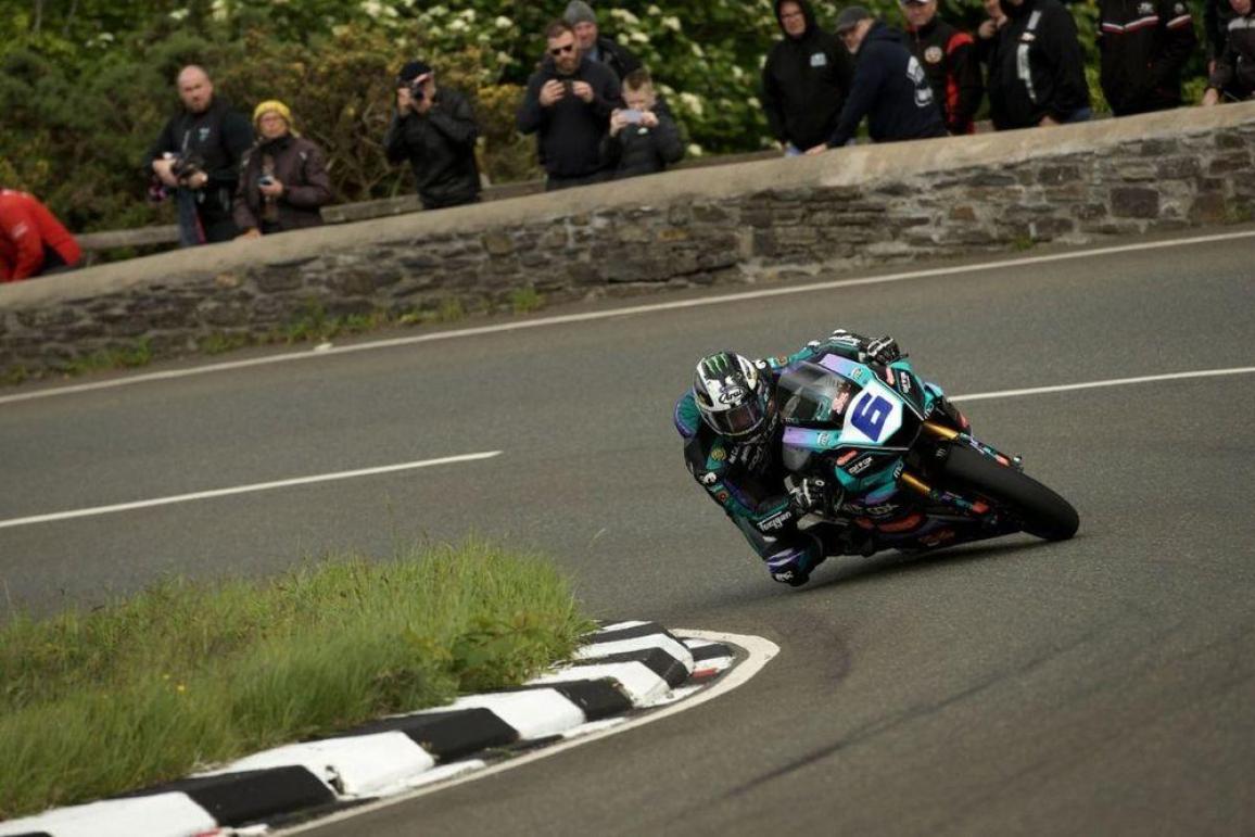 Ιsle of Man TT 2024 Supersport 1– O Michael Dunlop γράφει ιστορία και ισοφαρίζει τον θείο του, Joey Dunlop