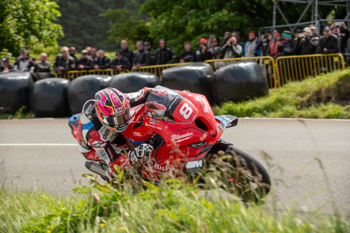 Isle of Man TT 2024, Superstock TT 1 – O Davey Todd παίρνει την πρώτη του νίκη στον θεσμό