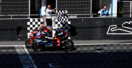 WSBK Estoril: Η μικρότερη νίκη στην ιστορία των Superbike! Μόλις 0,003 διαφορά! Έντονη η μάχη Bulega – Toprak! Τίτλος Petrucci 