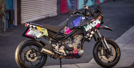 CFMOTO 450MT “The Vandal”: Ο Roland Sands τους έφτιαξε supermoto!