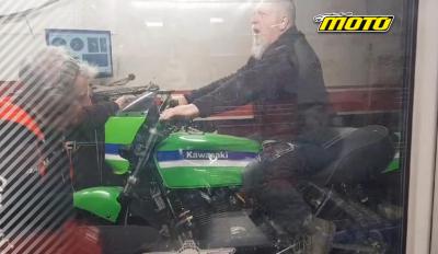 motomag Τυφλός αναβάτης στη Νότια Ουαλία δοκιμάζει την χαμένη του μοτοσυκλέτα στο δυναμόμετρο [VIDEO]